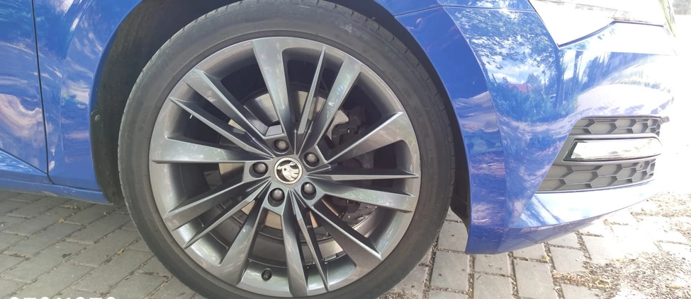 Skoda Superb cena 86838 przebieg: 165600, rok produkcji 2020 z Skawina małe 562
